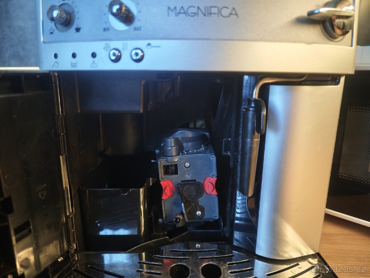 DeLonghi Magnifica ESAM 3000 - 2
