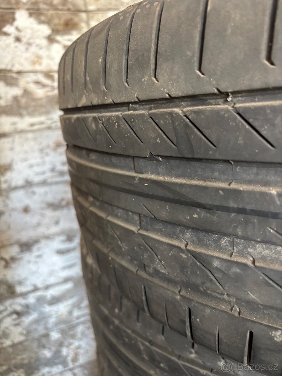 continental 235/40 R21 - 2