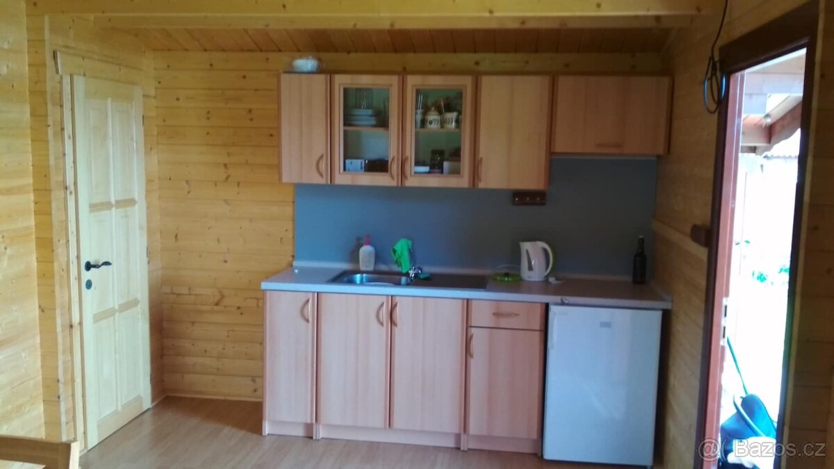 Dovolená u vody – chata a karavan přímo na břehu rybníka - 2