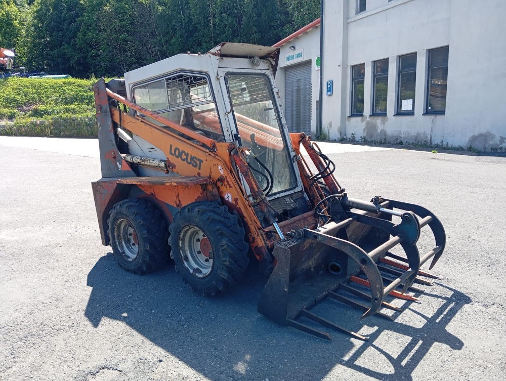 Locust 752 - 2