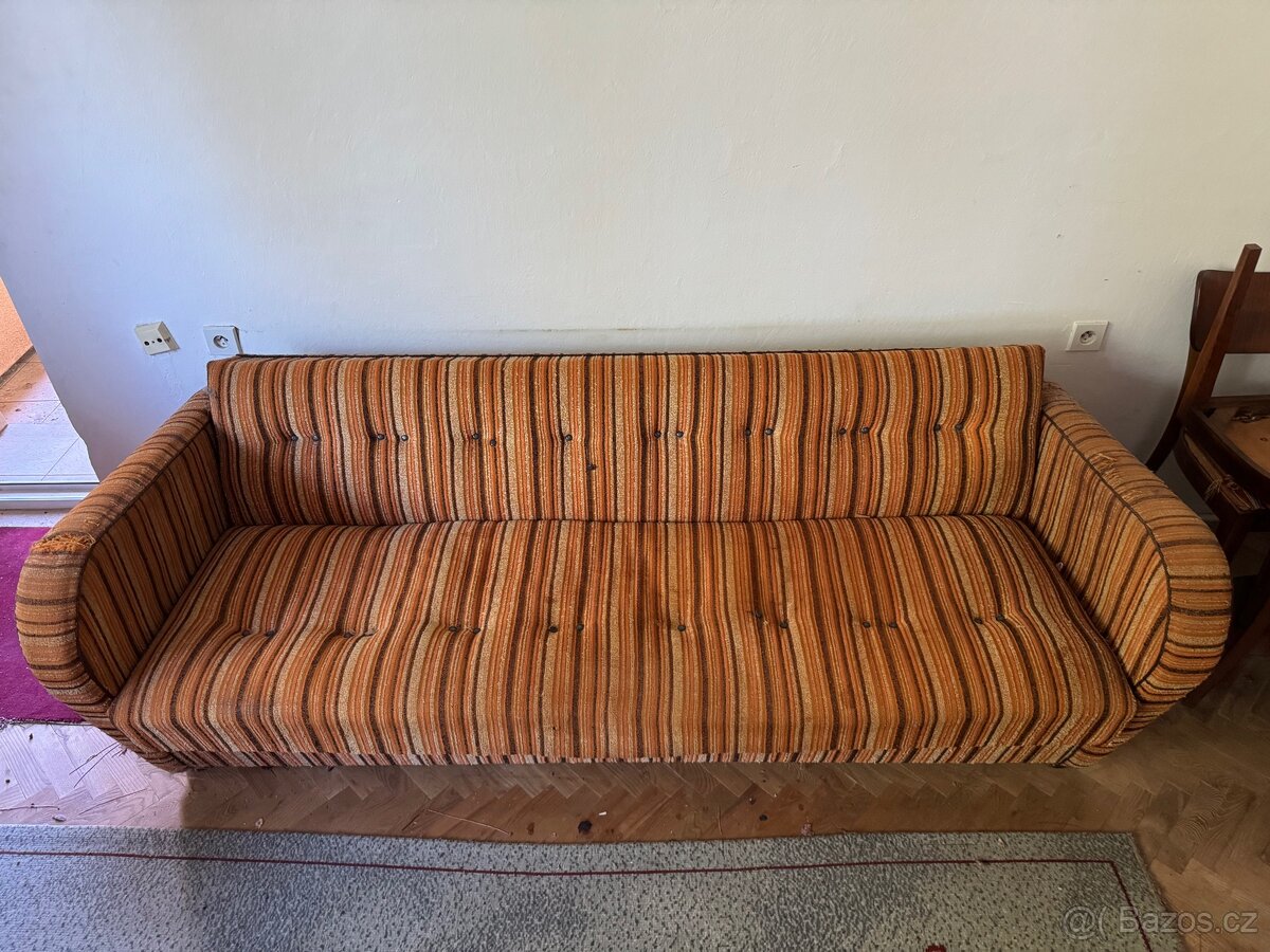 Gauč k renovaci - 2