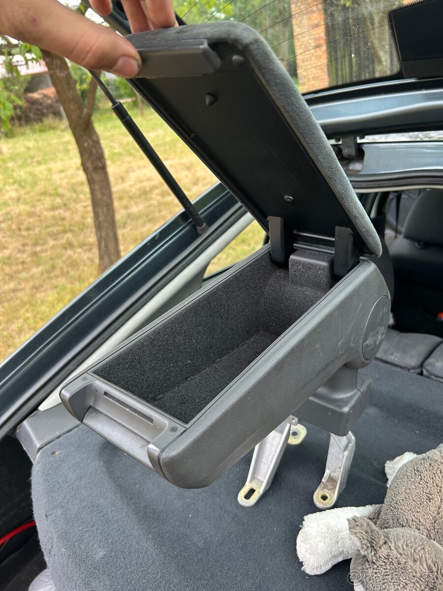 Loketní opěrka Audi - 2
