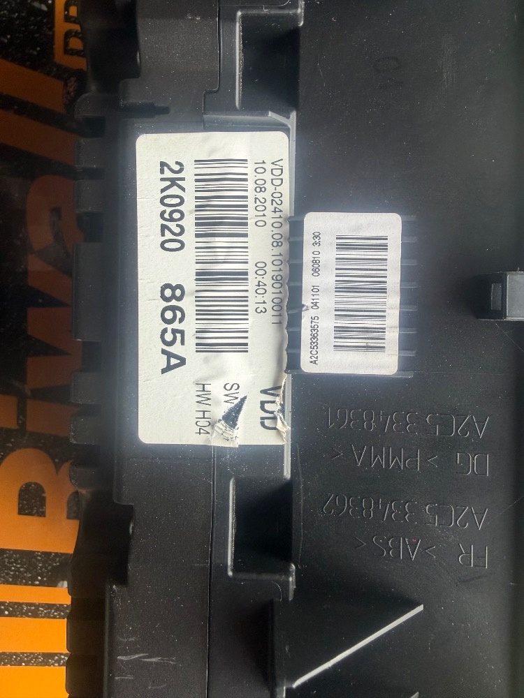 Budíky kaplička VW 2K0 920 865A přístroje Caddy - 2