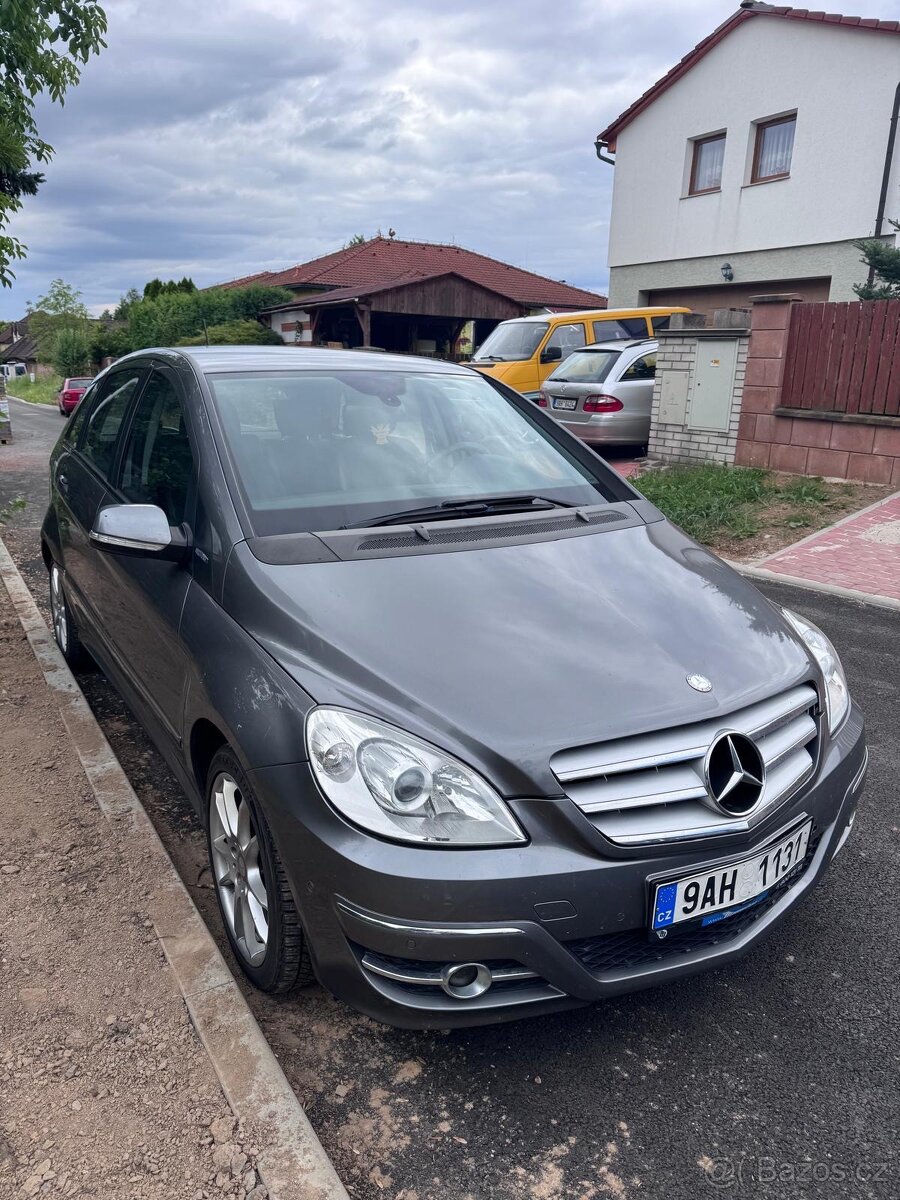 Mercedes B - 2