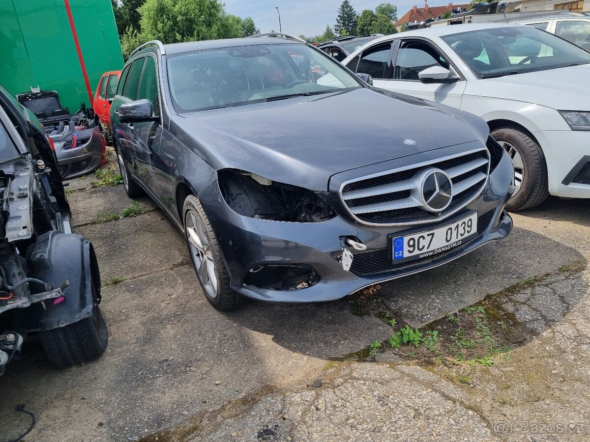 Mecedes Benz E-300 212 k - 2