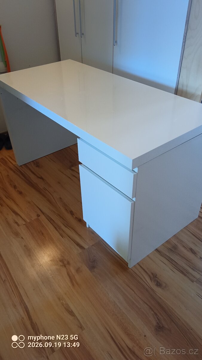 Psací stůl IKEA MALM - 2