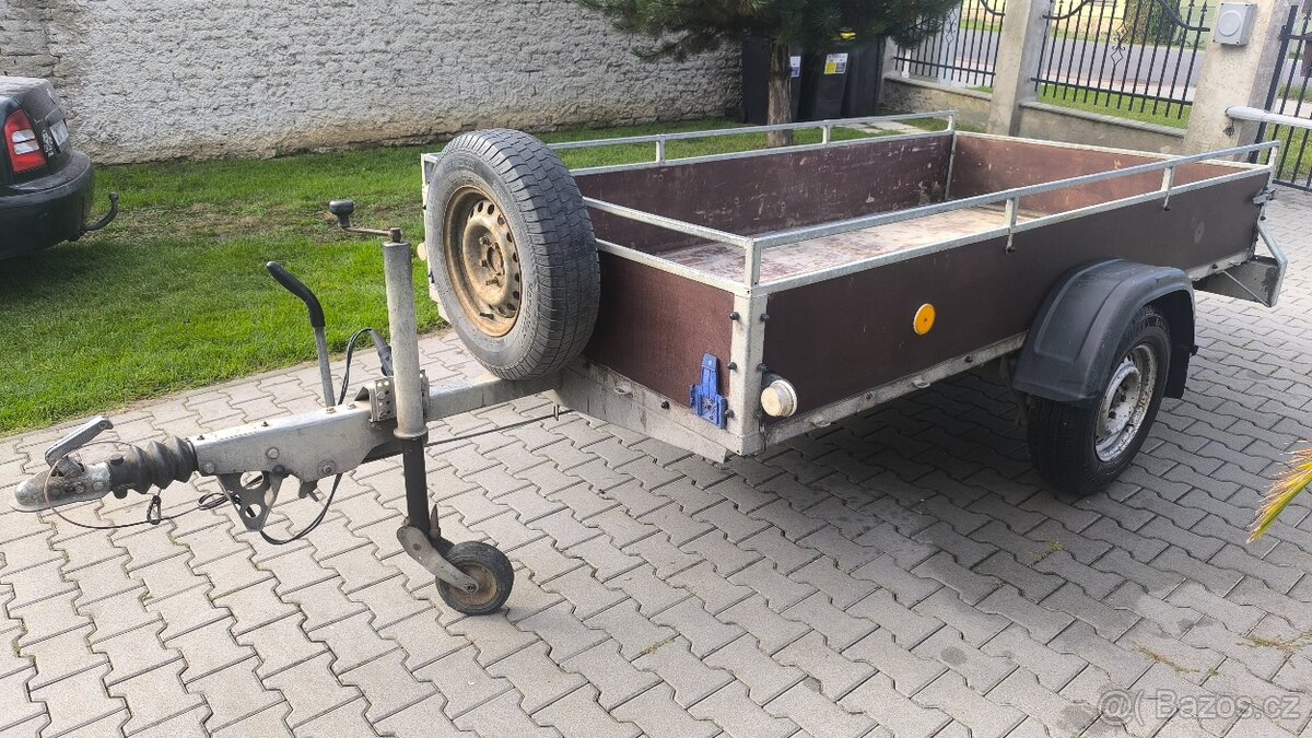 Sacher bržděný 1300 kg - 2