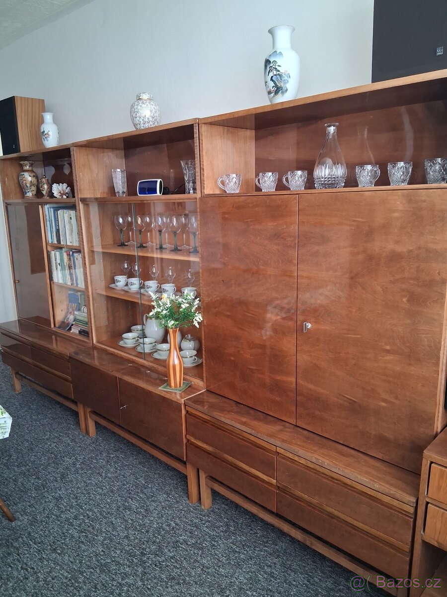 Obývací stěna 2,4m x 2m leštěný buk - 2