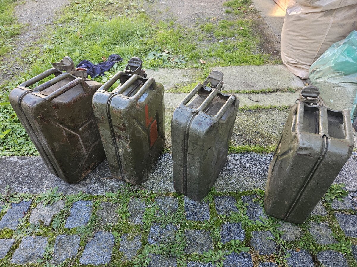 Vojenský kanystr 20l - 2