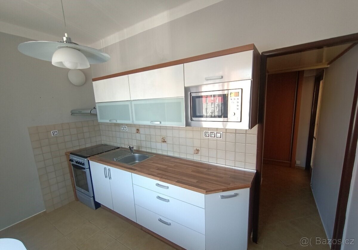 Pronájem prostorného bytu 2 + 1 Uničov - 2