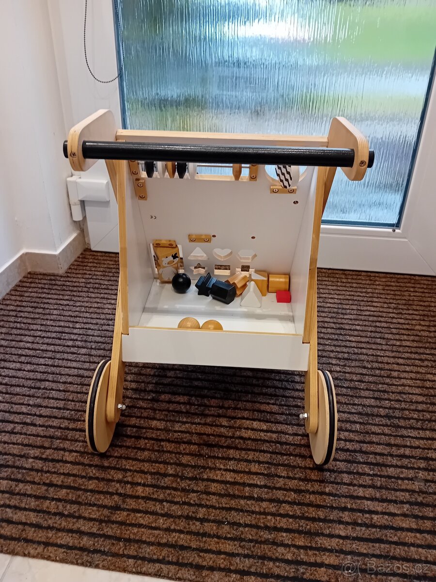 Dětské chodítko. - 2