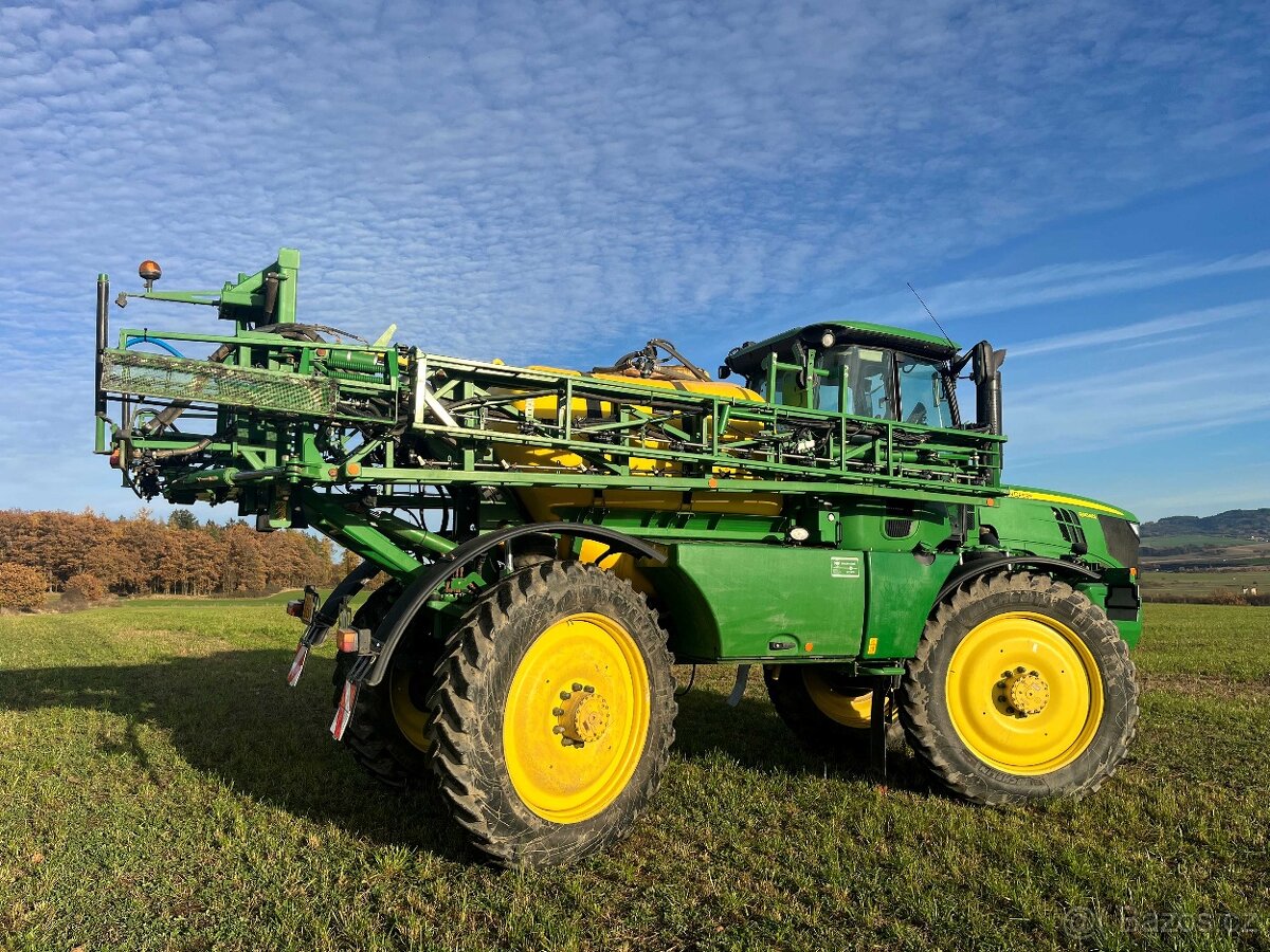 samochodný postřikovač JD R4040i - 2