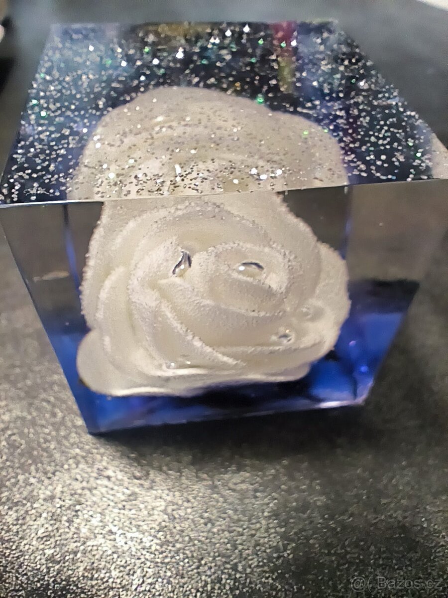 Kostka z pryskyřice - 2