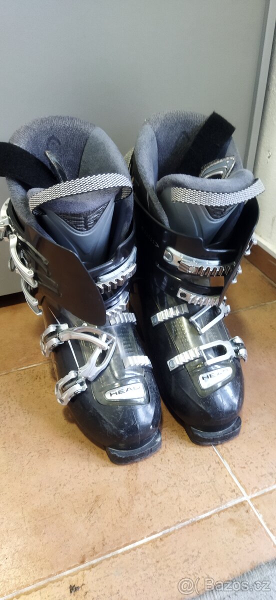 Lyžařské boty a lyže - 2