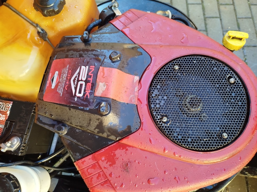 Koupím motor Briggs Stratton 20 HP (na rider Stiga) - 2