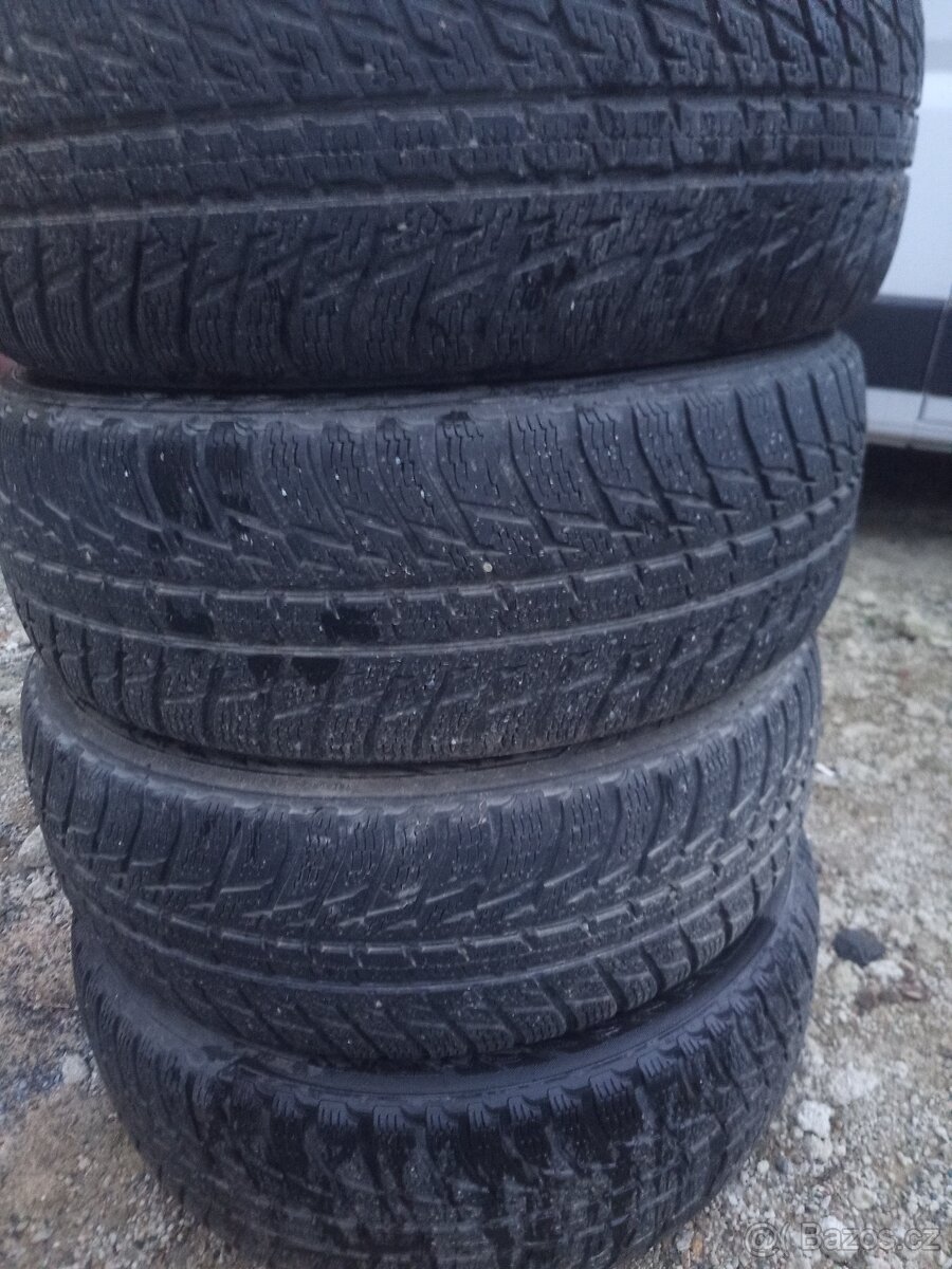 Nokian 235/45 R 17 - 2