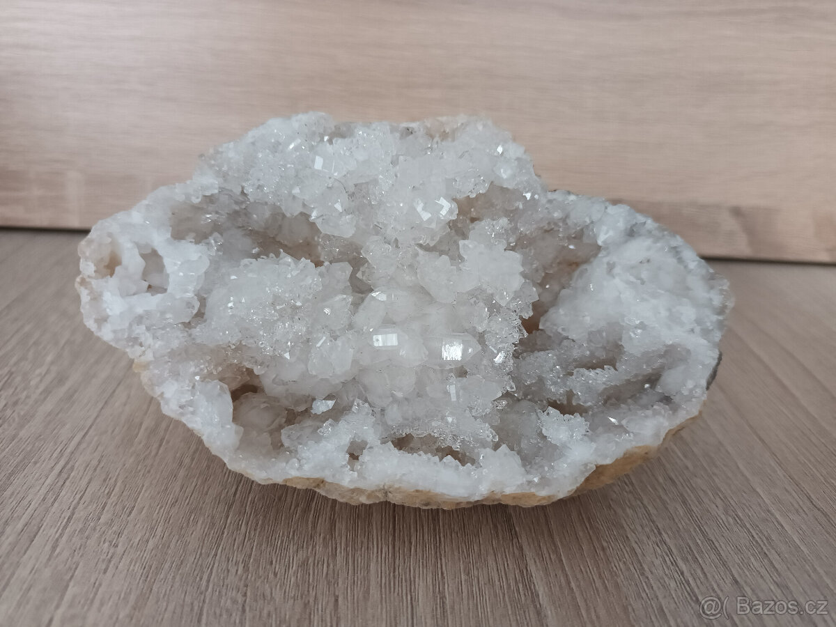 Větší křišťálová geoda. - 2