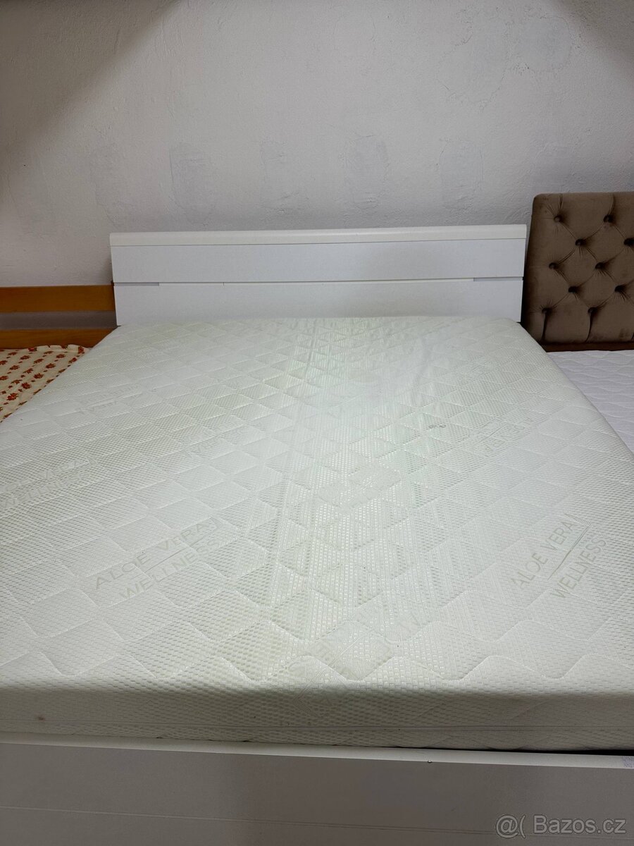 Manželská postel 180×200 - 2
