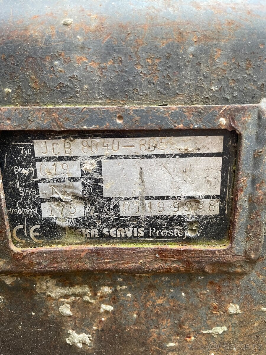 Hydraulická svahovací lžíce JCB - 2