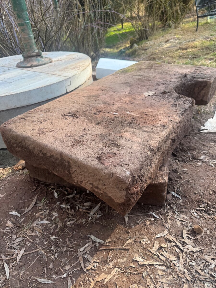 Pískovcové kameny na studnu - 2