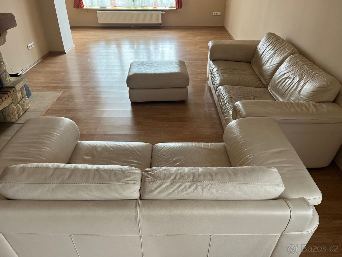 dvě sedačky a taburet značky Natuzzi - 2