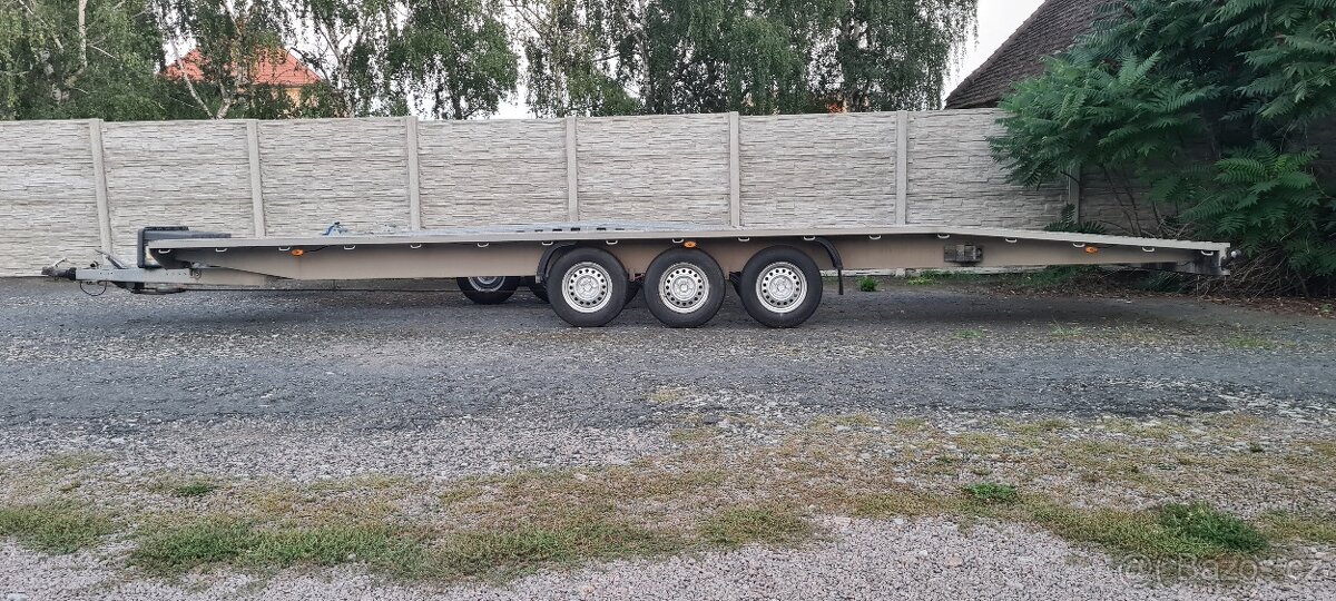Autoprepravnik na dve auta. - 2