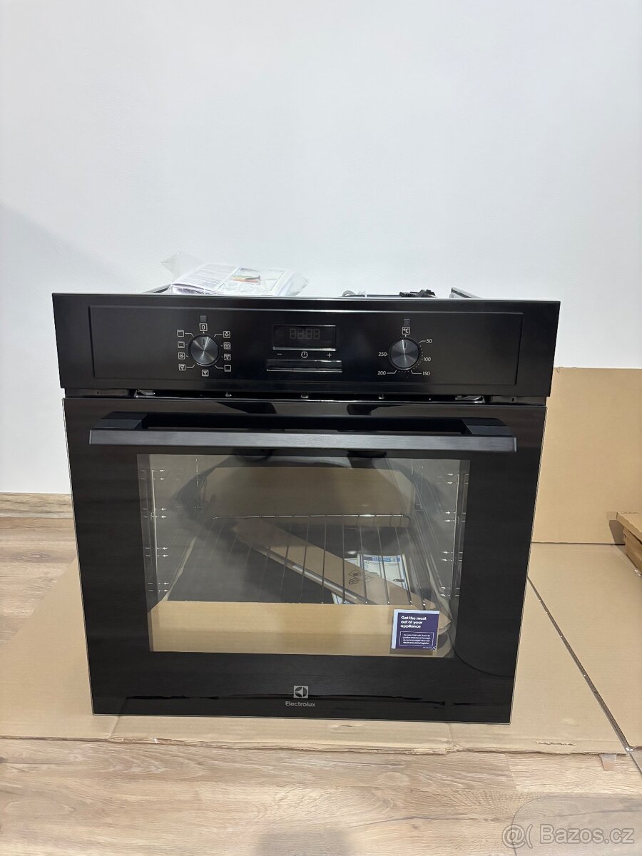 trouba Electrolux EOF3H50BK 600 SurroundCook - 2