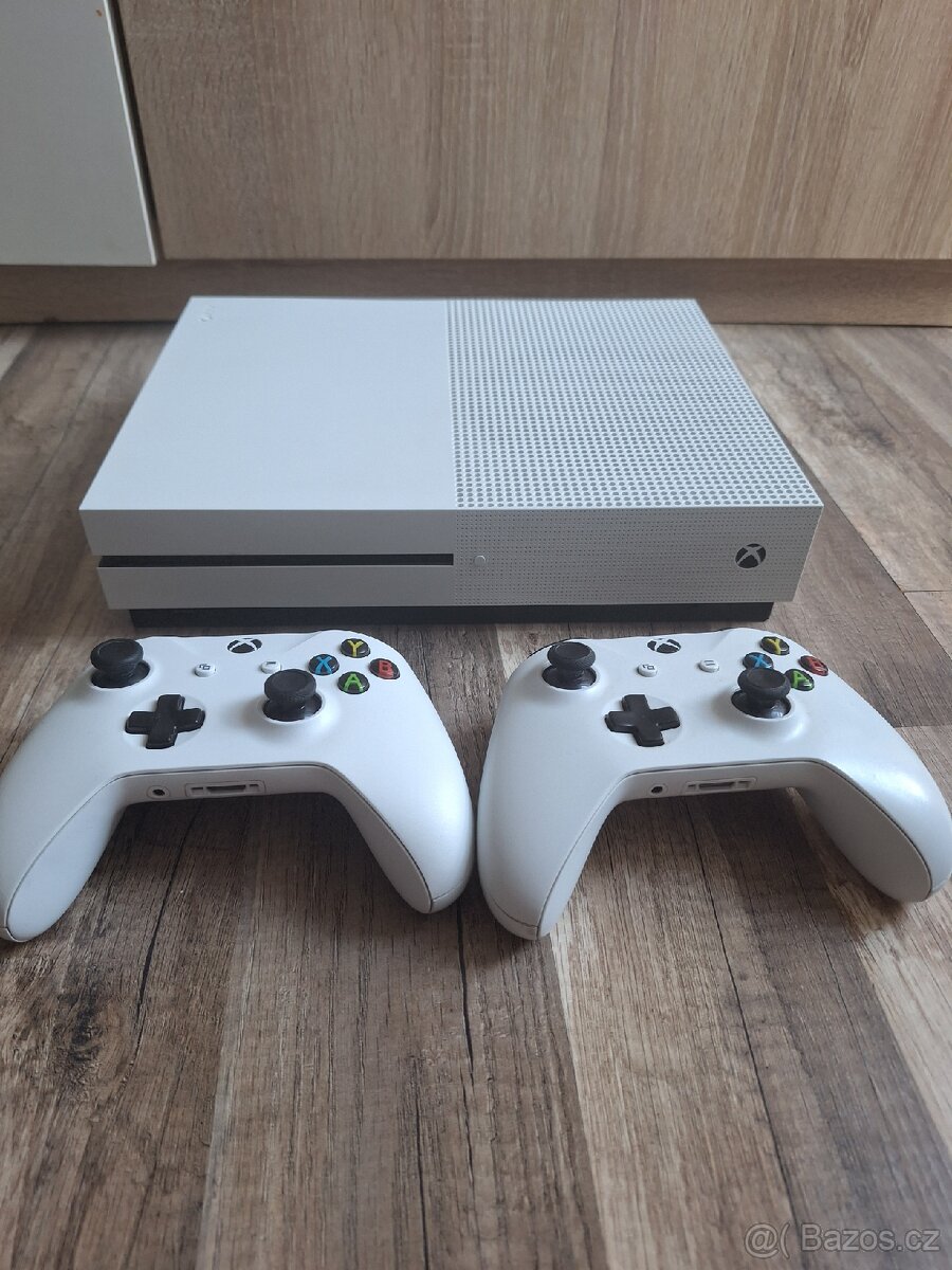 XBOX ONE S - SSD 500G s volantem - 2