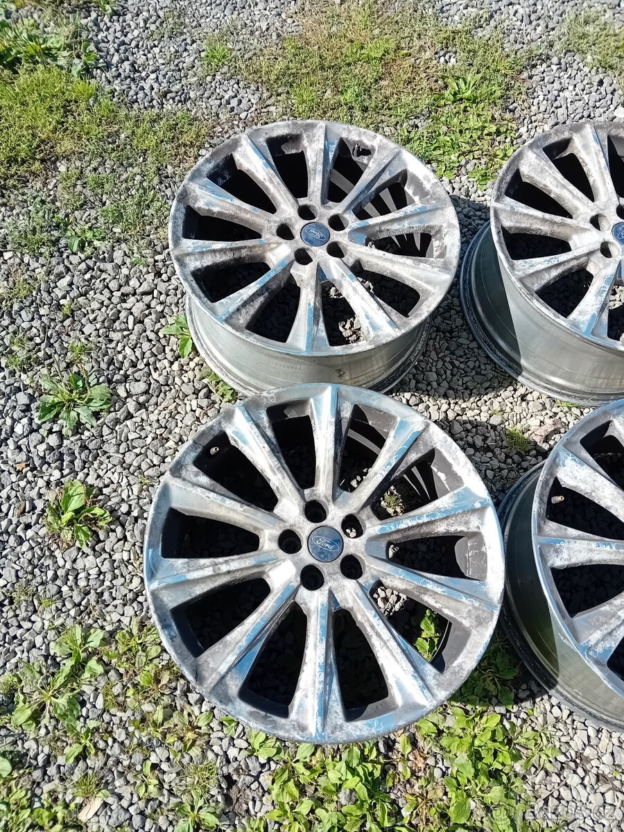 Kola Ford Edge 255/45R20 - 2