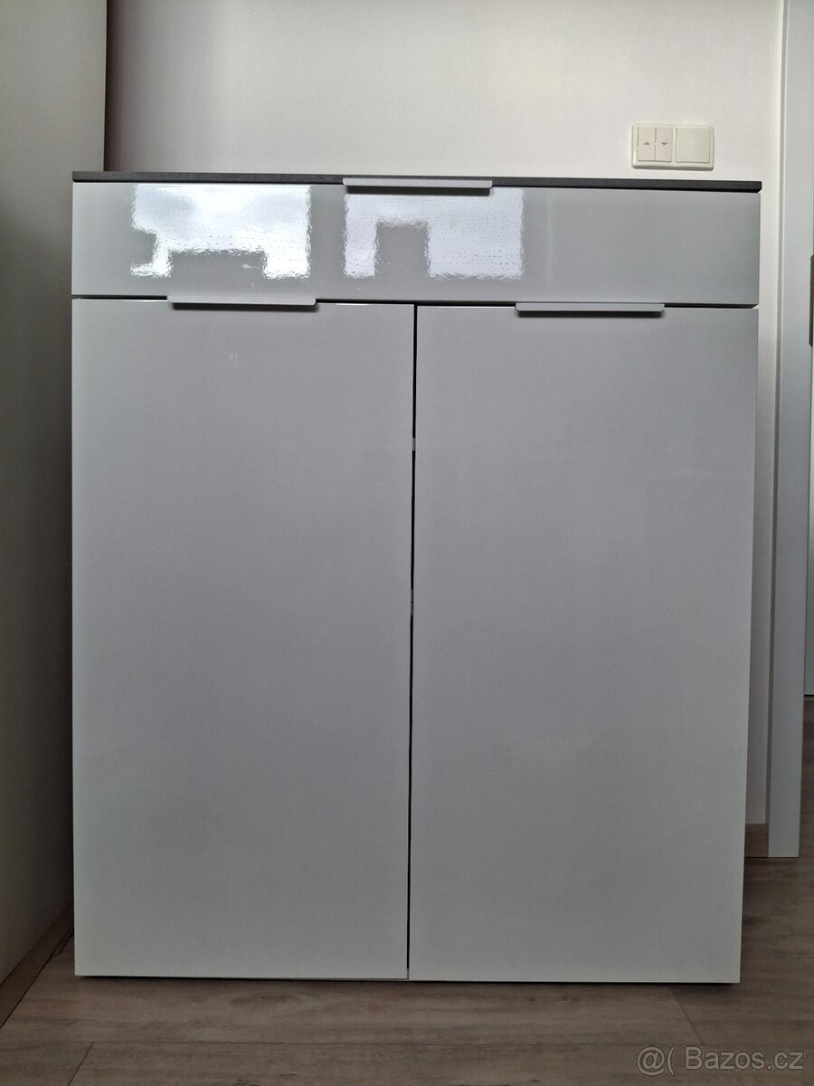 Prostorný bílý botník - 2