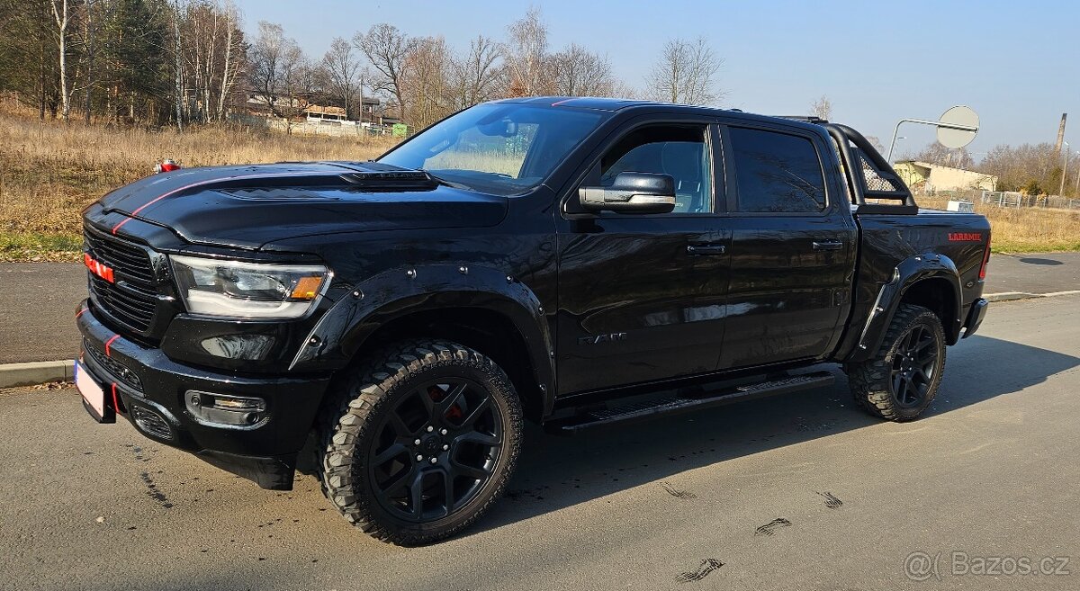 DODGE RAM 1500 5.7 HEMI 4X4 401PS LARAMIE