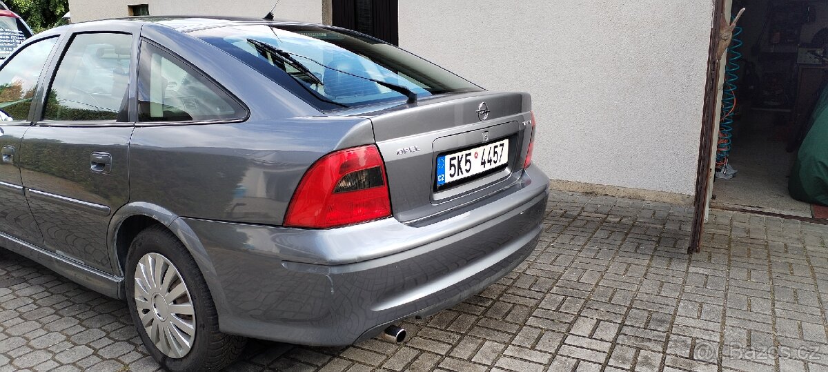 Opel Vectra 1.8i - 2