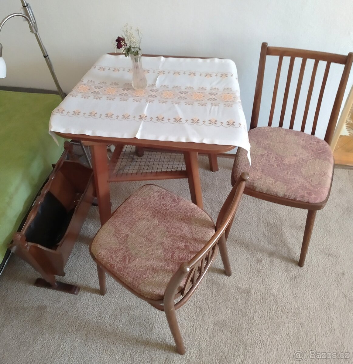 Nabízím sestavu, stolek, židle, světlo a stojánek, již retro - 2