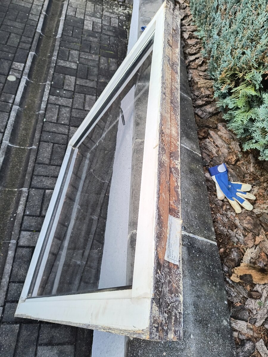 Dřevěné okno s rámem 120 x 120 cm - 2