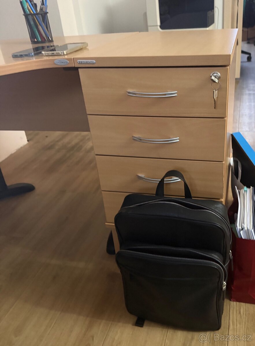 Kancelářský nábytek - 2