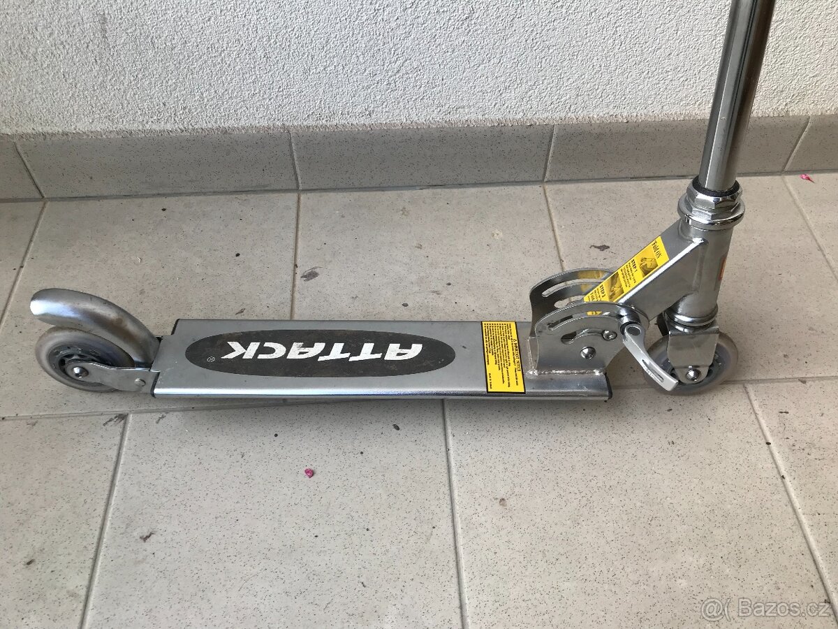 Skladací koloběžka Attack - 2