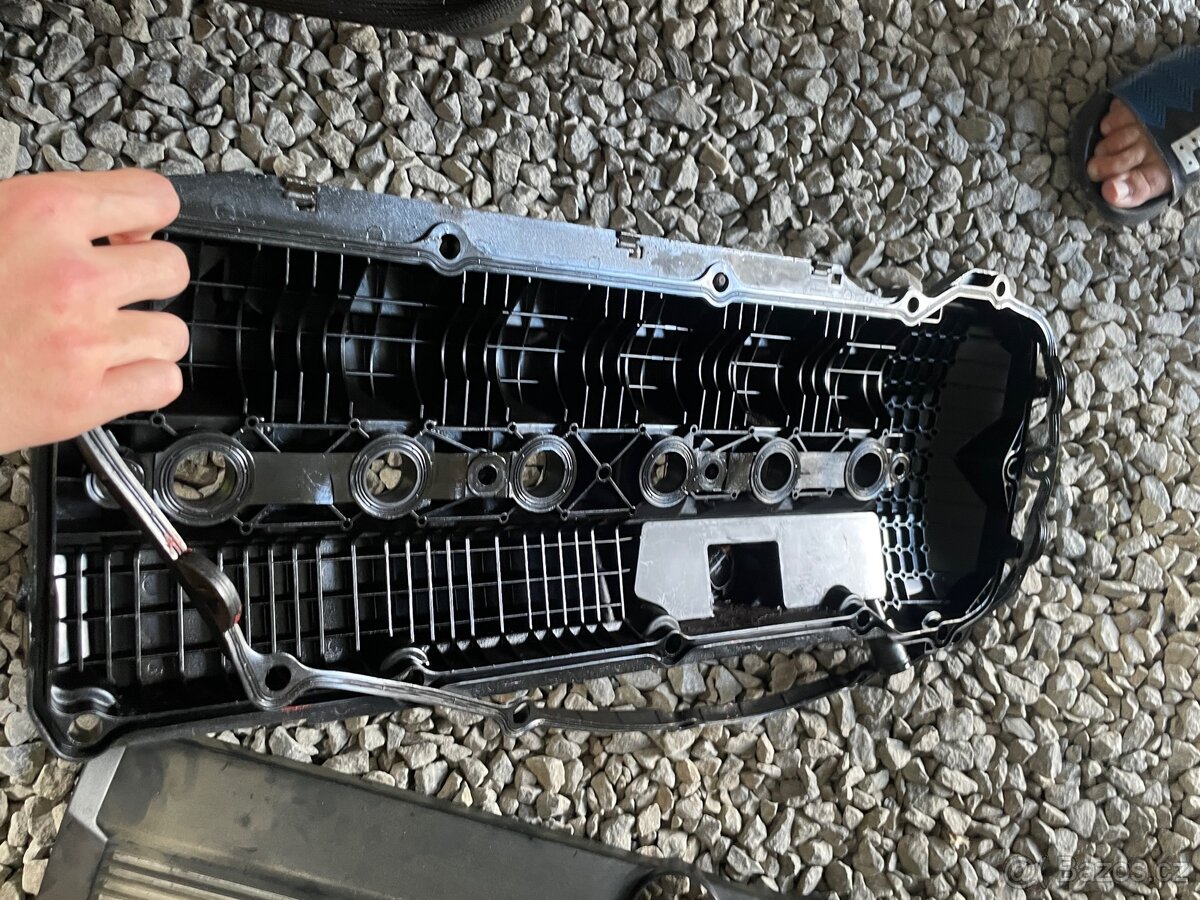 Kryt motoru Bmw E46 320i 125kw - 2