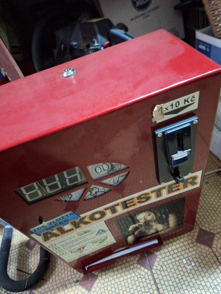 Nástěnný alkotester. - 2