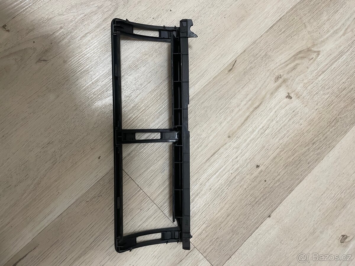 Středový plast na ventilátory E46 - 2