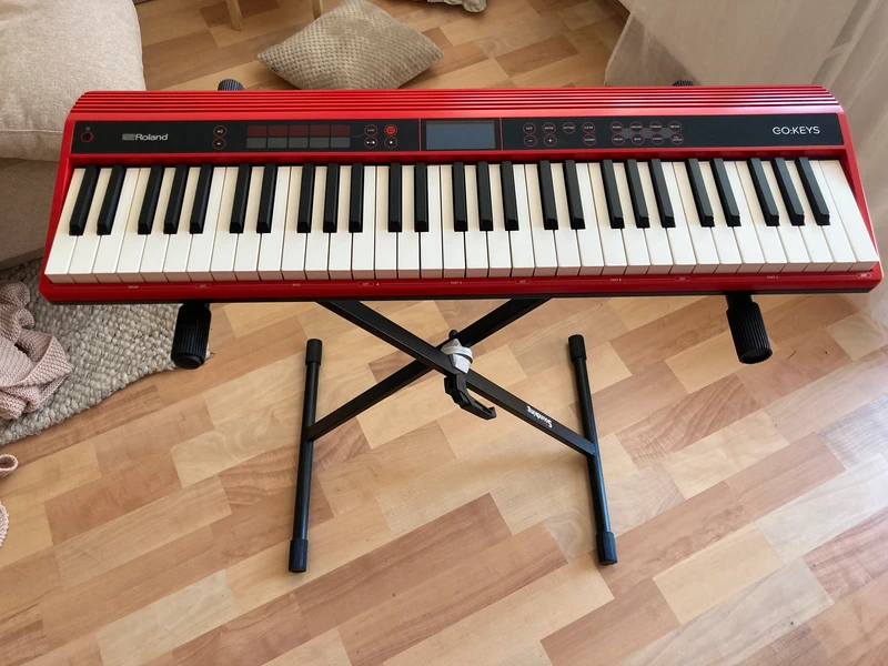 Klávesy Roland GO:keys + Soundking skládací klávesový stojan - 2