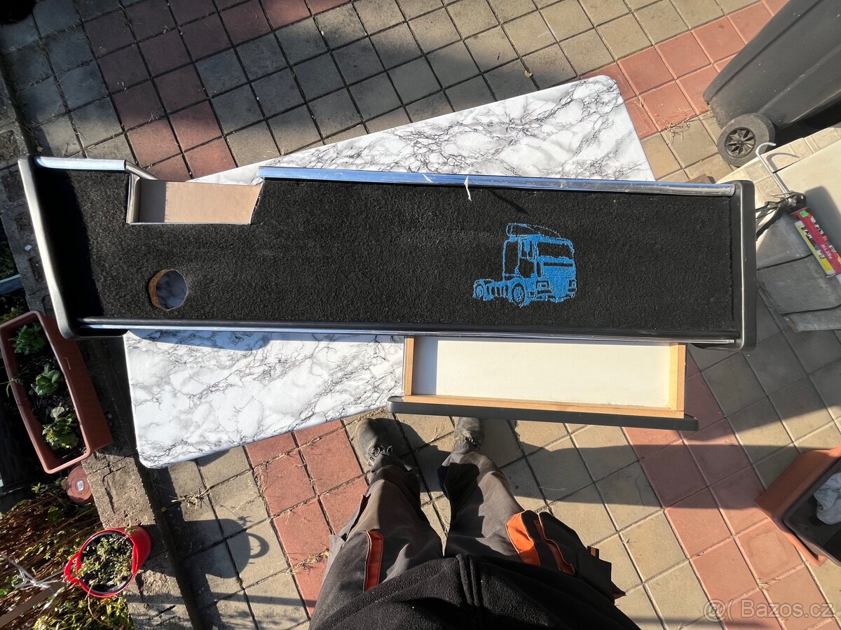 Odkládací stolek MAN TGX - 2