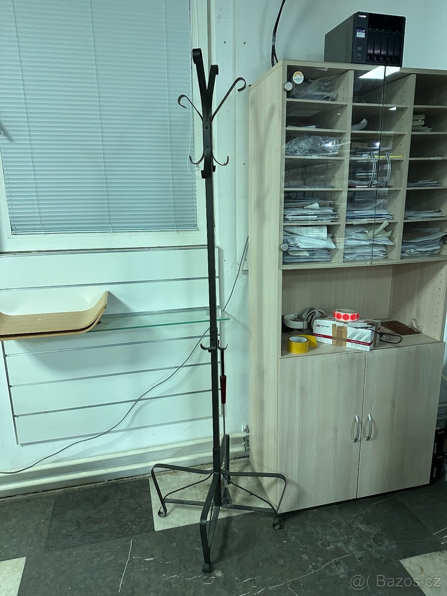 Výprodej kanceláře – Stojanový věšák (set 3 ks) –1000Kc - 2