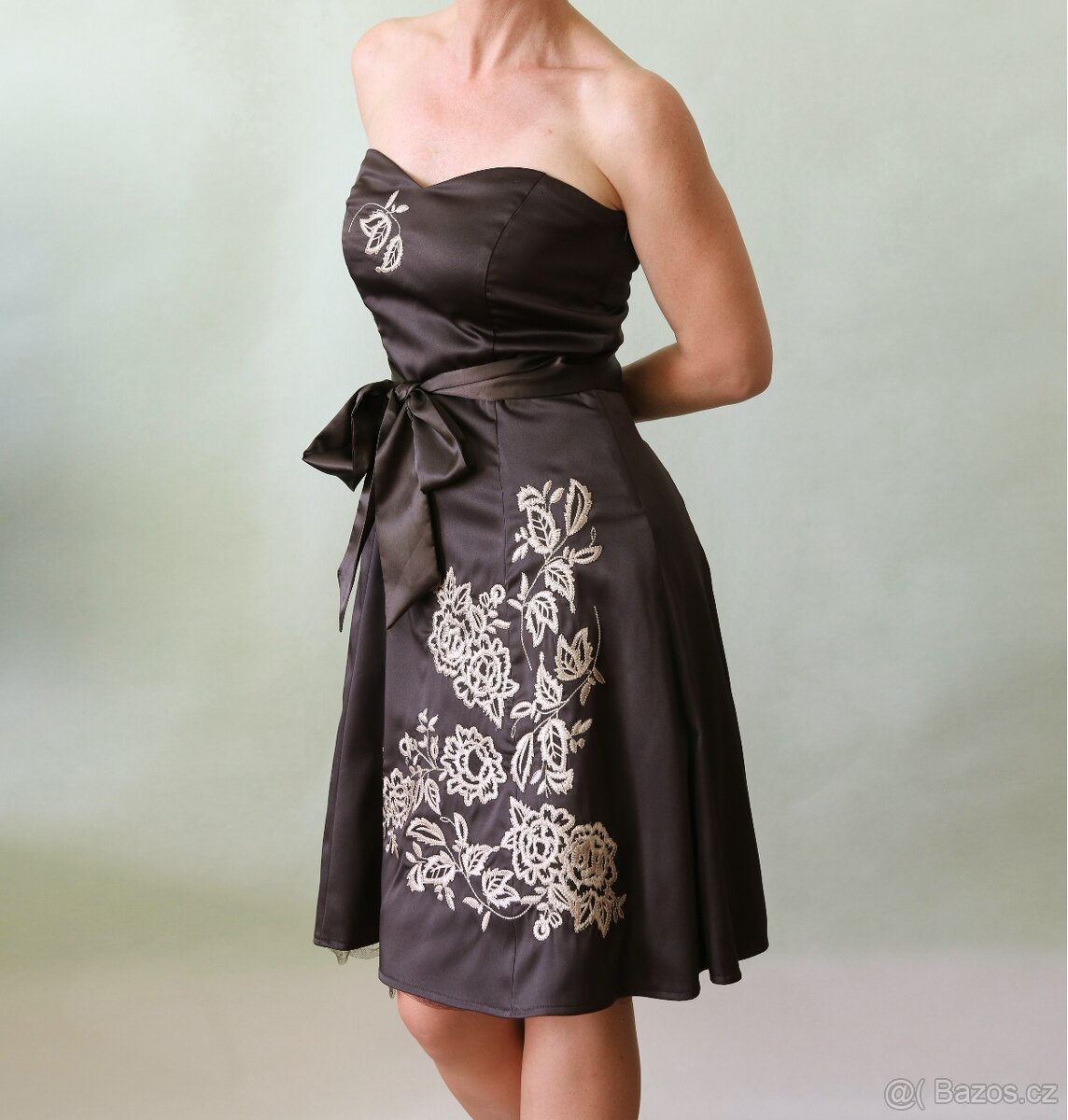 Hnědé korzetové šaty s výšivkou Vero Moda vel.S - 2