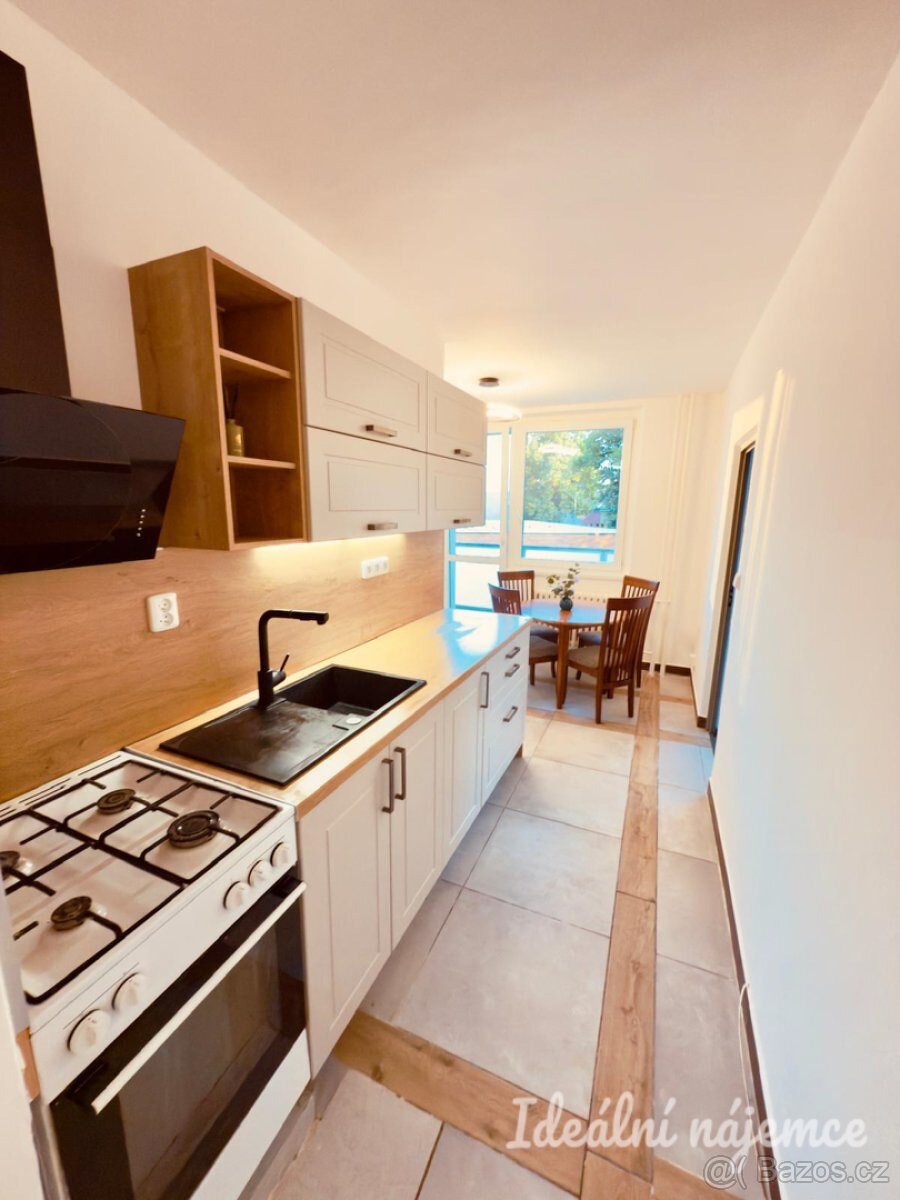 Pronájem bytu 2+1, , J. Palacha 26, Břeclav - 15.000,- Kč/mě - 2