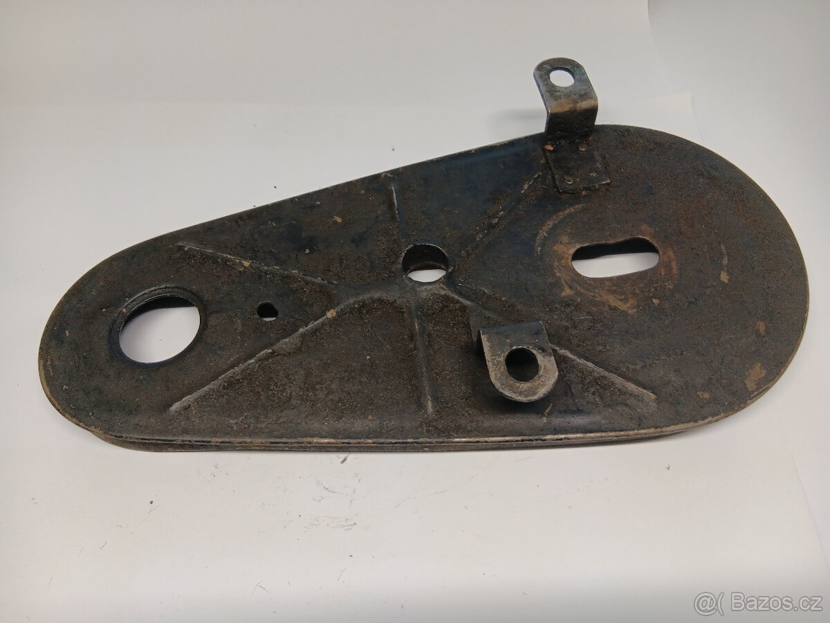 Kryt primárního převodu Royal Enfield. - 2