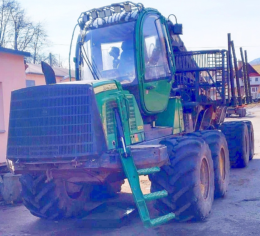 19t vyvážečka JD 1510E 8W forwarder (2011) - 2