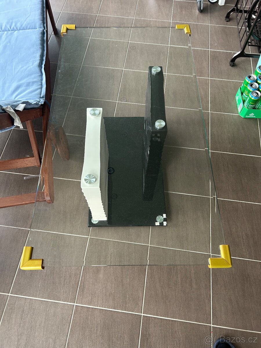 Stolek dobobýváku - 2