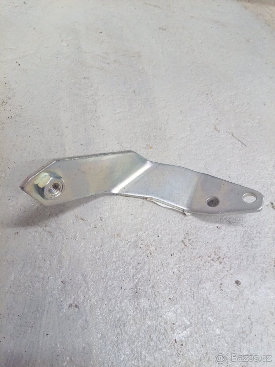 Lada Niva 21214 držák výfuku - 2