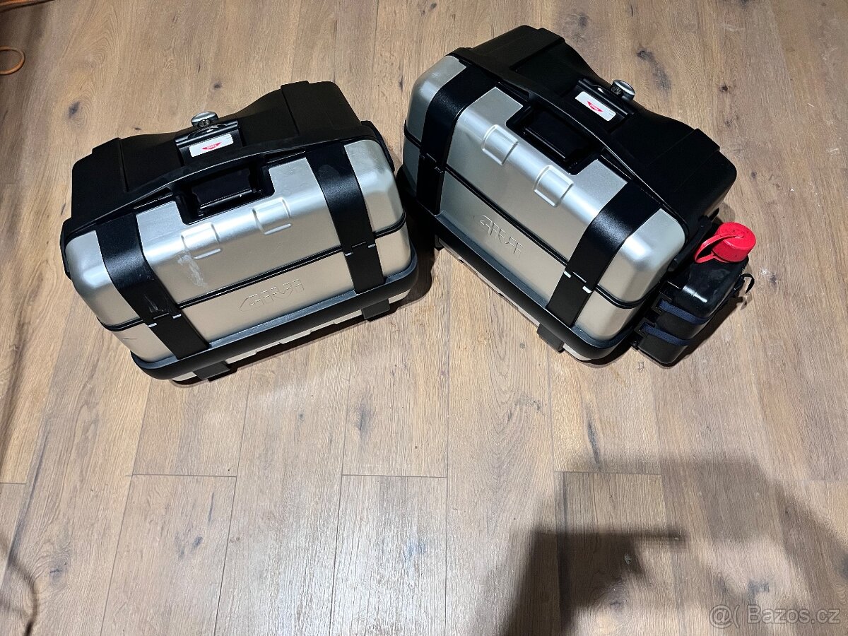 2x boční kufr GIVI TREKKER 46 litru + Kanystr - 2