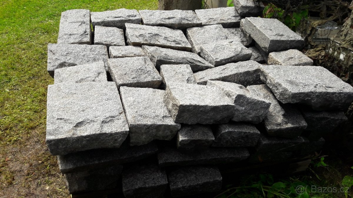 Žulový haklík - ručně opracovaný - 2